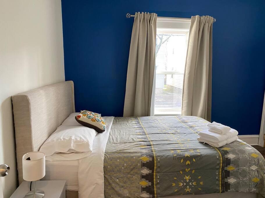 Large Townhouse, Lower Floor With Ac, Center *